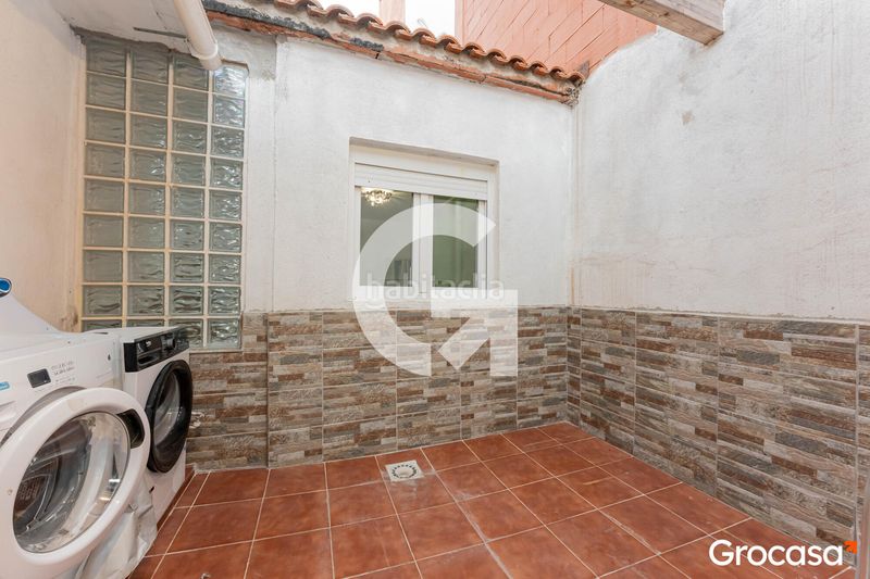 Foto e298e2a4-ac35-472d-9333-8168b2e3fa73. Casa amb calefacció a La Gavarra Cornellà de Llobregat
