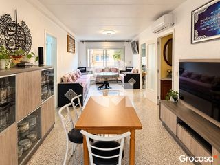 Pis a Sant Cosme-La Granja. Vivienda exterior de 3 habitaciones junto al metro y parc nou