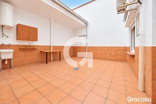 Appartamento in Egara. Magnífica planta baja con patio