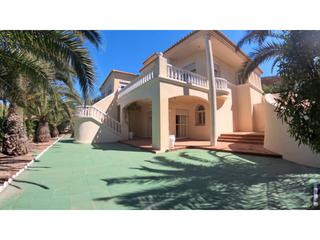 Xalet  Gaviota. Gran chalet en pleno centro de almerimar junto al campo de golf,