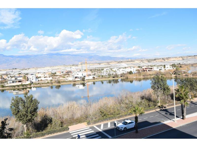 Foto 3694de90-68c3-4da2-a197-5cd80f1ccc6f. Piso apartamento en primerisima linea de playa junto al paseo maritimo de Almerimar, con unas magnificas vistas, al mar y a l en Ejido (El)