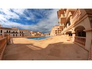 Pis  Raqueta. Magnifico bajo de 2 dormitorios con gran terraza y patio interio