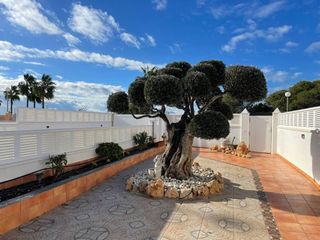 Semi detached house  Calle barlovento. Vivienda familiar triplex adosado, cerca las escuelas, centro de