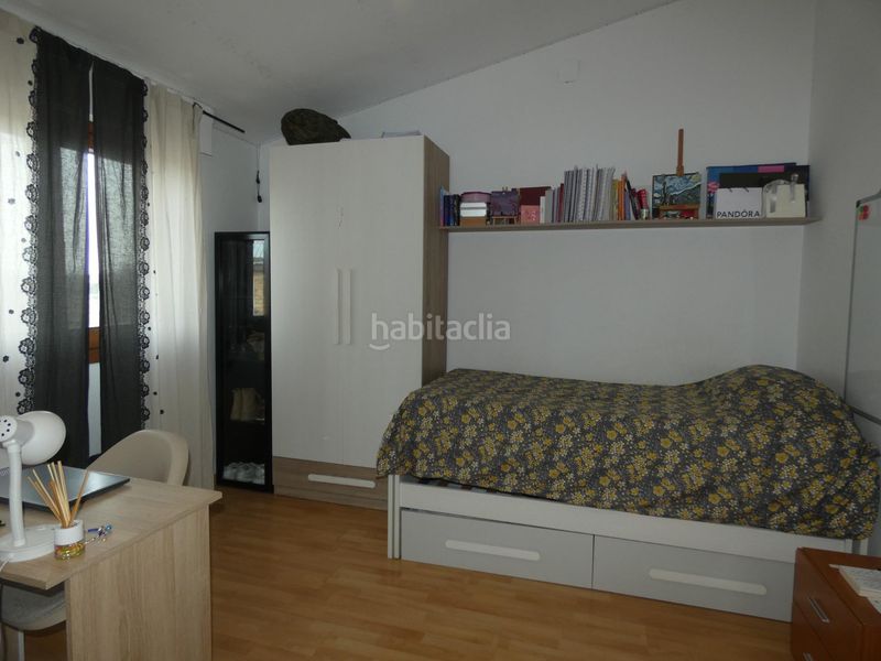 Foto ef0a2faf-71f1-42e4-9d42-9760bd98bd17. Casa adossada amb aparcament piscina a Joyosa (La)