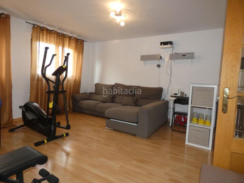 Foto f27c8d20-ec2d-46be-b75e-a0db10cd1de0. Casa adossada amb aparcament piscina a Joyosa (La)