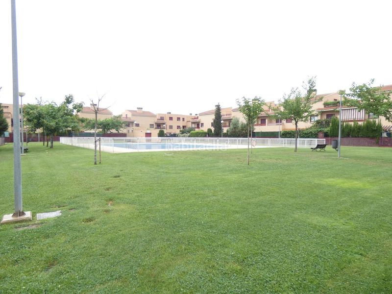 Foto 5460df04-54f4-461c-af6c-7f65b67f5fc7. Casa adossada amb calefacció aparcament piscina a Utebo