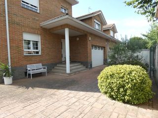 Xalet a Utebo. Chalet en utebo zaragoza, en urbanización privada. vl07292026