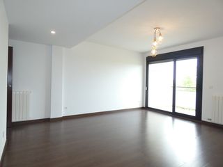 Appartamento in Pinseque. Estupendo piso con terraza en pinseque zaragoza.  referencia vl1