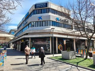 Alquiler Parking coche en Calle real 34. Alquiler plaza garaje