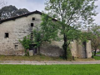Masia a Andoain. Se vende caserío a reformar de 200m2. dos plantas. terreno. cons