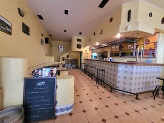 Local Comercial  Kaleberria kalea. Precio negociable!!! amplio local de 65 en zona cntrica de ando