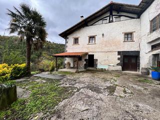 Casa  Carretera goiatz. Caserío de dos plantas a reformar íntegramente.