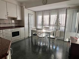 Etagenwohnung  Rikardo arregi kalea. Vivienda con una amplia y luminosa cocina.