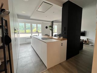 Piso  Rikardo arregi kalea. Última planta con luz natural excepcional