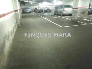 Parking voiture à Marianao. Fantastica plaza de aparcamiento!!!