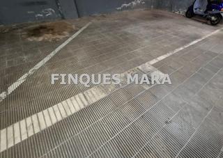 Car parking in Vinyets-Molí Vell. Plaza de parking en vinyets!!!... gran tamaño!
