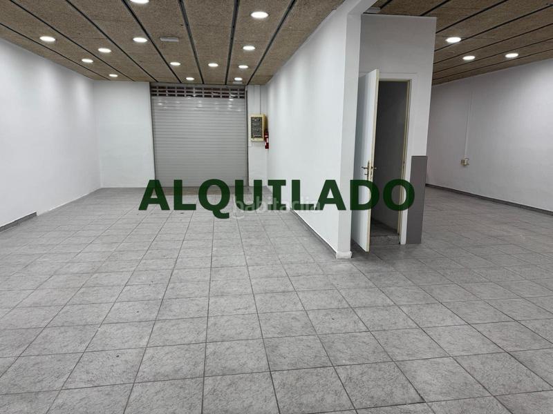 Foto 7cf062d4-3b10-4caf-a550-4608032bbab3. Alquiler local comercial  en estupenda zona de paso! en Sant Boi de Llobregat