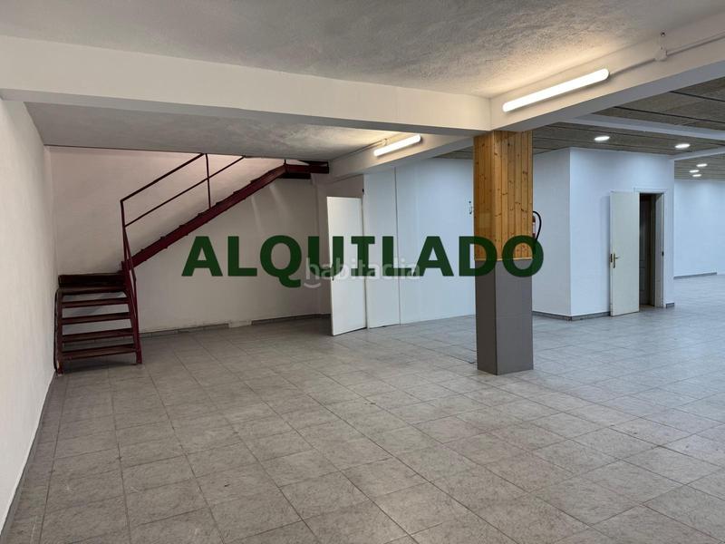 Foto 805d33af-6de5-4c75-9ea0-a31bada3d561. Alquiler local comercial  en estupenda zona de paso! en Sant Boi de Llobregat