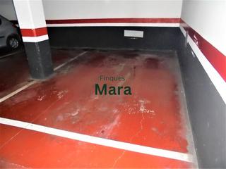 Aparcament cotxe a Vinyets-Molí Vell. Plaza de parking en buena zona!!