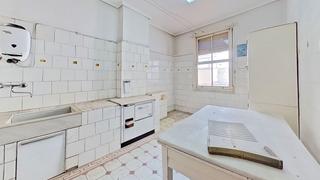 Piso en Castaos kalea 10. Piso para reformar con muchas posibilidades .