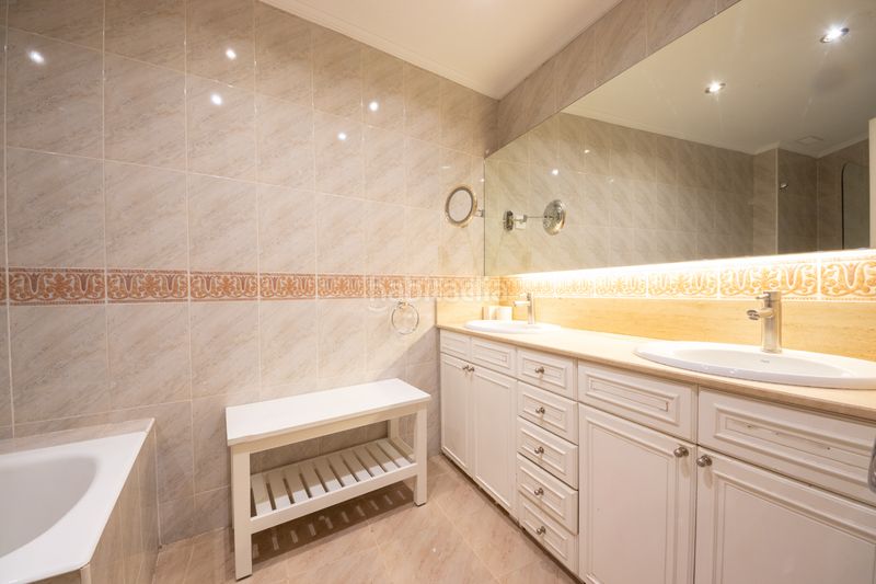 Foto ea37c9b3-2e2e-4dc1-810d-f09e011f5fb2. Pis amb calefacció aparcament a Albia Bilbao