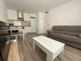 Miete Appartement  Calle teodoro camino. Apartamento zona centro con garaje