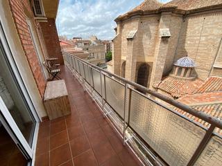 Piso  Calle martínez villena. Amplia vivienda junto a la catedral