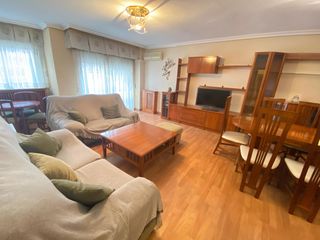 Location Appartement  Calle arcángel san gabriel. Vivienda frente al parque abelardo sanchez