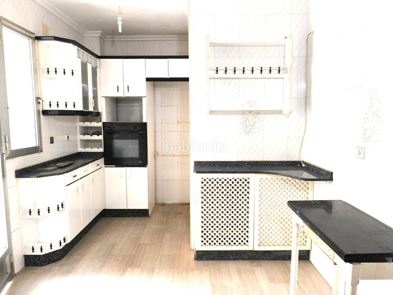 Foto b443b9a0-b2d3-441e-8d13-c259e027ecea. Pis amb calefacció aparcament a Feria Albacete