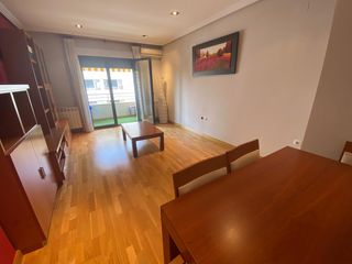 Lloguer Pis  Paseo circunvalación. Vivienda residencial privado con garaje