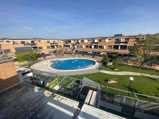 Maison jumelée  Avenida jose prat. Adosado de lujo zona facultad de  medicina