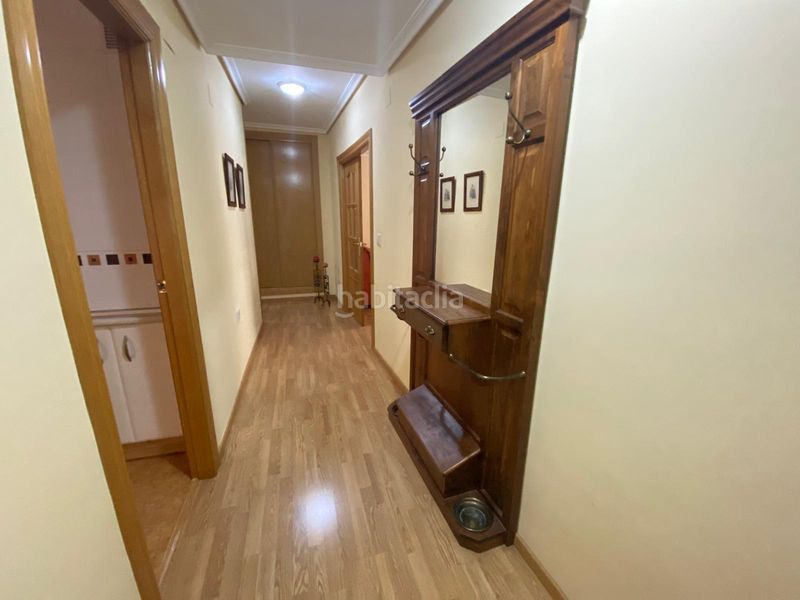 Foto 49d9bedf-fe2a-42f9-a9d2-9f9b1a804702. Apartament amb calefacció aparcament a Centro Albacete