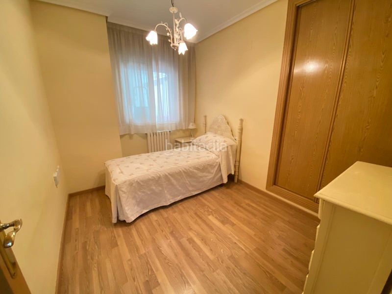 Foto b6f24475-ce30-4e16-b5fc-7df99cf6af0f. Apartament amb calefacció aparcament a Centro Albacete