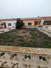 Casa a Calle san luis 50. Casa unifamiliar con jardín, 4 dormitorios, salón amplio.