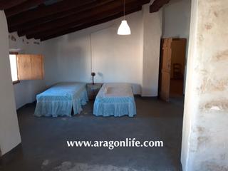 Casa  Calle zaragoza. Casa para entrar a vivir, en un entorno rural. al lado ro matar