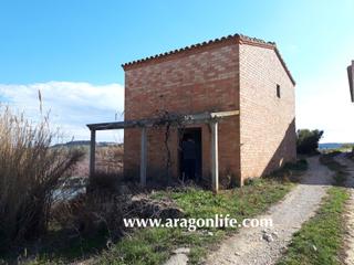 Casa a Fabara. Casa con naves con vistas a fabara
