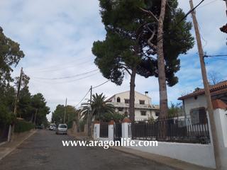 Xalet en Caspe. Chalet en caspe + 4 apartamentos tursticos + jardn. 325.000