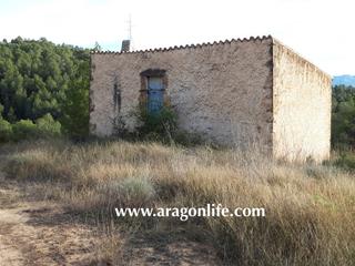 Rural plot in Batea. Finca de 14'2 ha. en caseres (tarragona). con casa de 49m2. 95.0