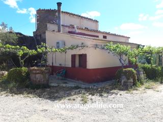 Masia a Caspe. Casa de 229m2+ edificaciones +3'4ha. regadío. caspe. 165.000€