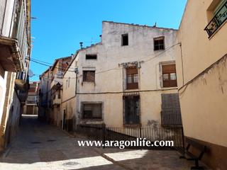 Casa a Calle del sol 10. Casa de 257m2 en mazaleón (teruel). 39.000€