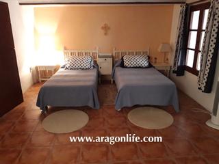 Casa a Calle baja 27. Casa de 389m2 en c/baja 27 de maella.105.000€