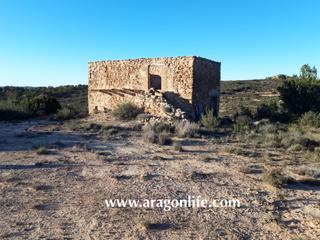 Masia  N/a. Finca con riego, de 49.811m2, con casa de 50m2. maella. 27.000€