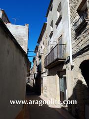 Casa en Calle aire 28. Casa de 608m2. fabara. 75.000