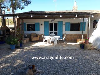 Masia  Calle monjas. Finca al lado del ro ebro. casa de 74m2 + 5.332m2 terreno. casp