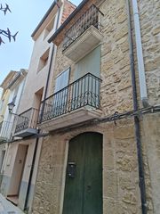 Casa en Calle berm�dez de castro 28. Casa de piedra de 163m2. maella. 45.000�