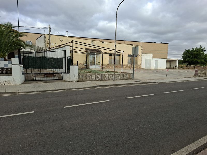 Foto 280222b9-f1c2-43b5-8faa-b34c53e45b6e. Local comercial a avenida caspe 9 a Maella