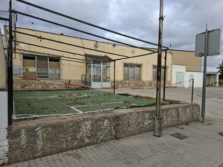 Local Comercial a Avenida caspe 9. Restarurante bien situado, en maella