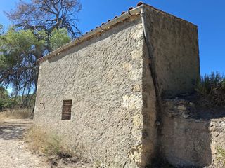 Mas  Edificio diseminados. Finca de secano, de almendros, de 110.200m2 + mas de 78m2. maell