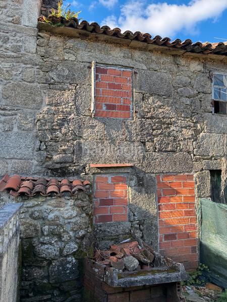 Foto 2bb7423d-2f15-4cf6-bccd-b24fedf658fd. Casa adossada a Conxo Santiago de Compostela