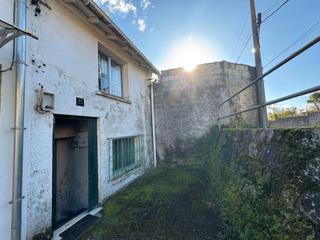 Casa adossada  Travesa de conxo de arriba. Casas para restaurar con finca muy bonita